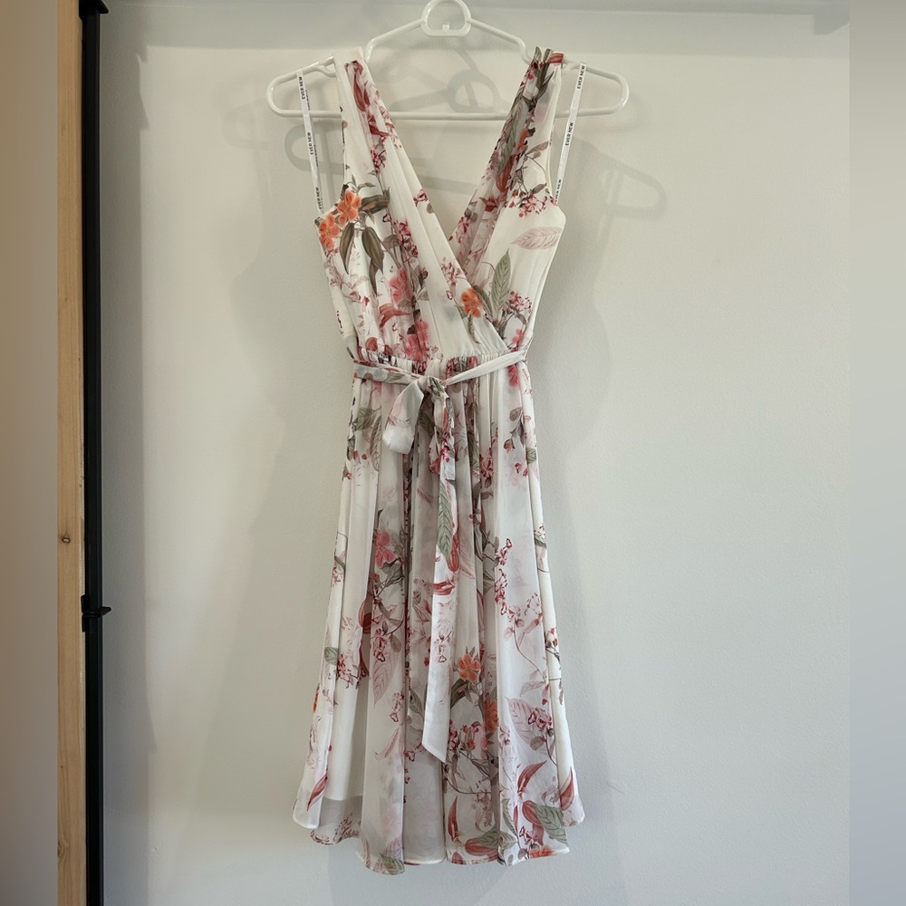 Evereve White Floral Cocktail Dress